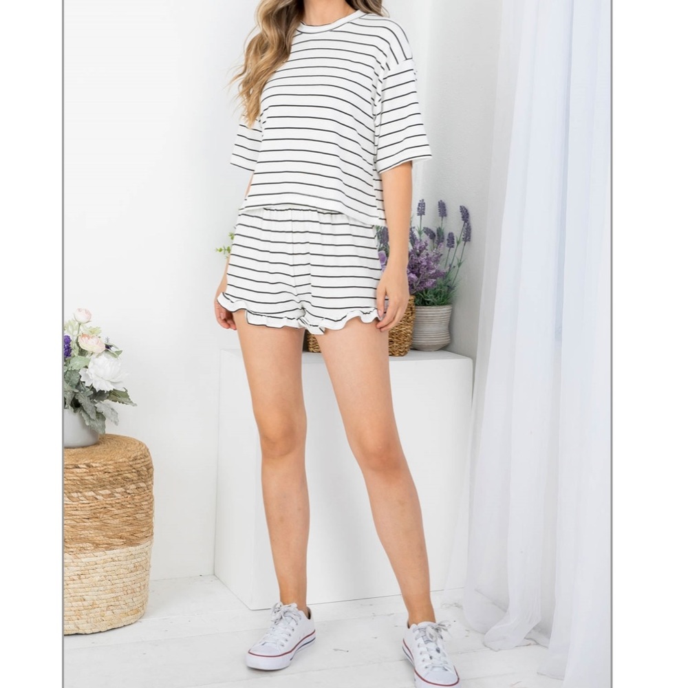Black and white striped lounge set - Picture 3 of 10